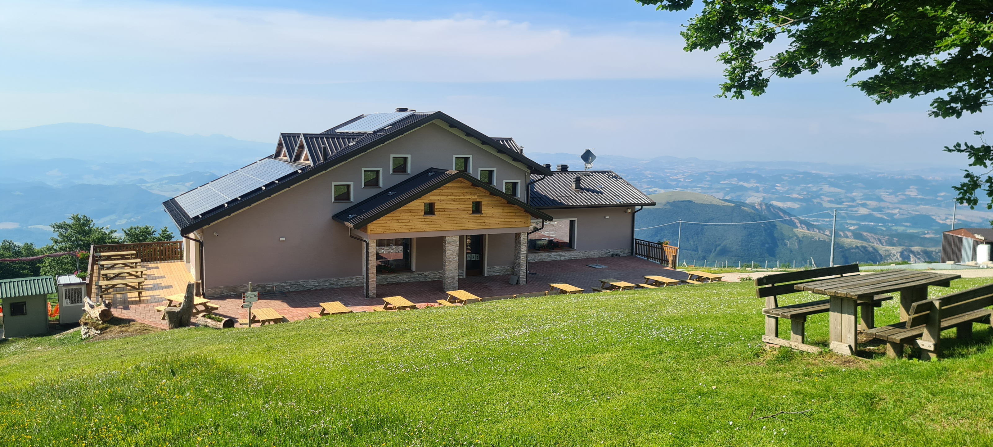 Monte Nerone Sentiero 1 - immagine 11 (Rifugio Corsini)