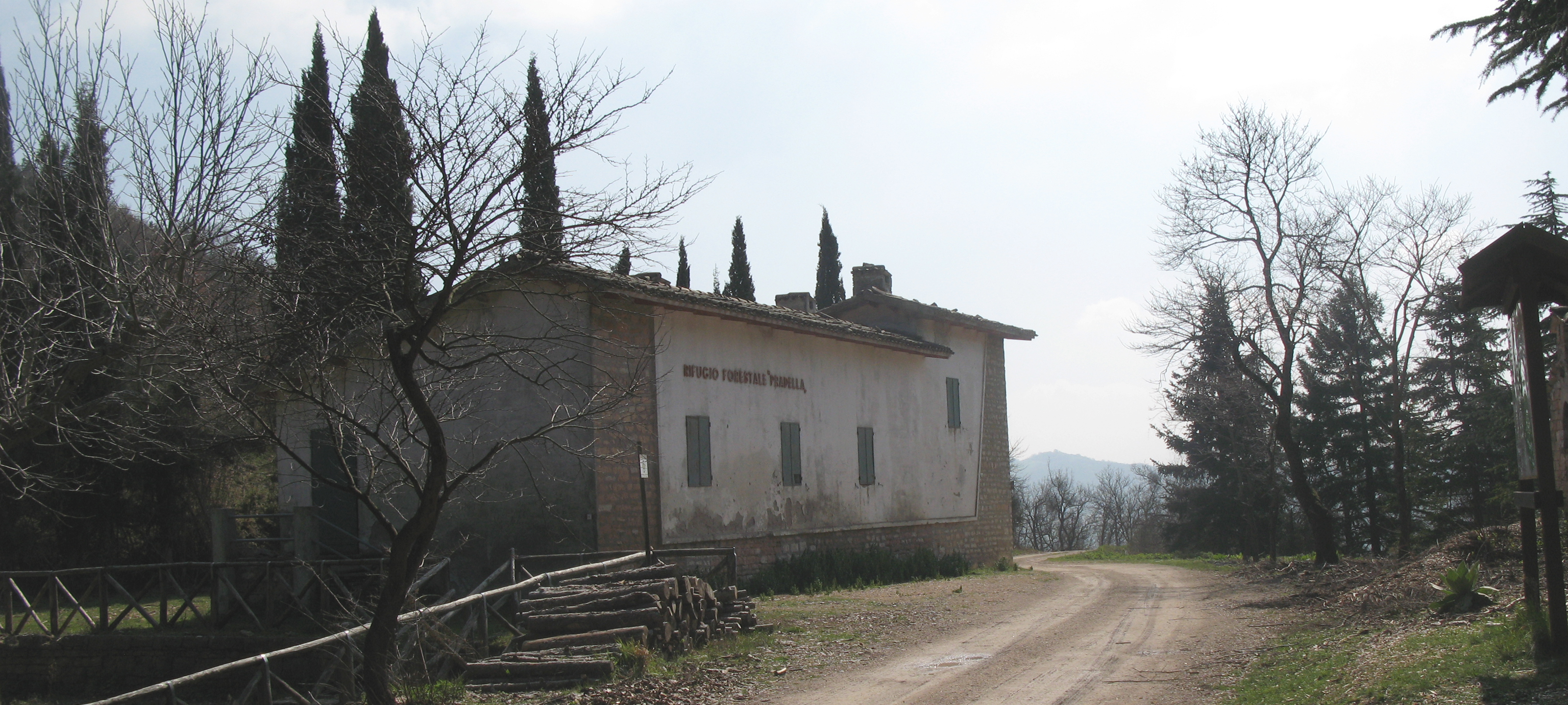 Gola del Furlo Sentiero 450A - immagine 1 (Rifugio La Pradella)