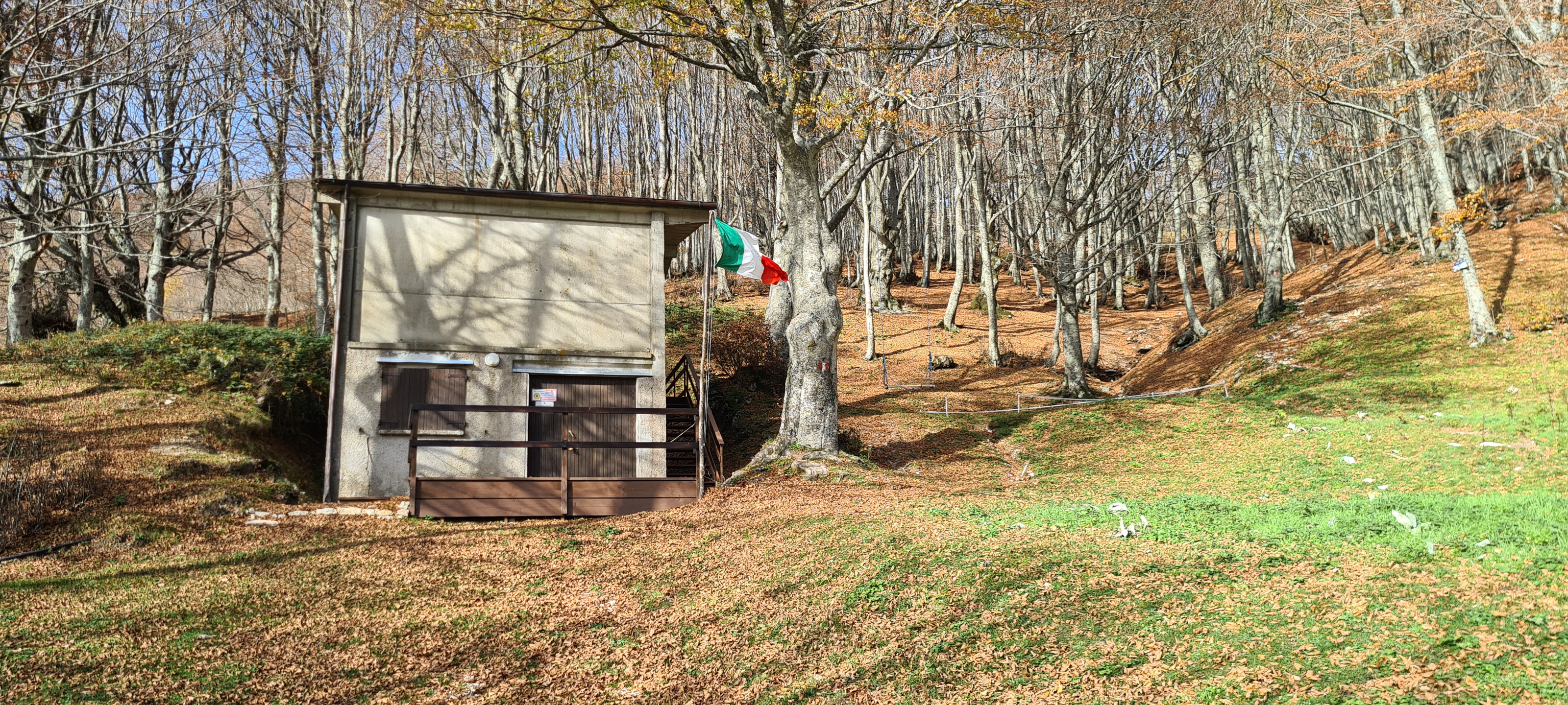 Monte Catria Sentiero 55 - immagine 13 (Capanna dei Porci)