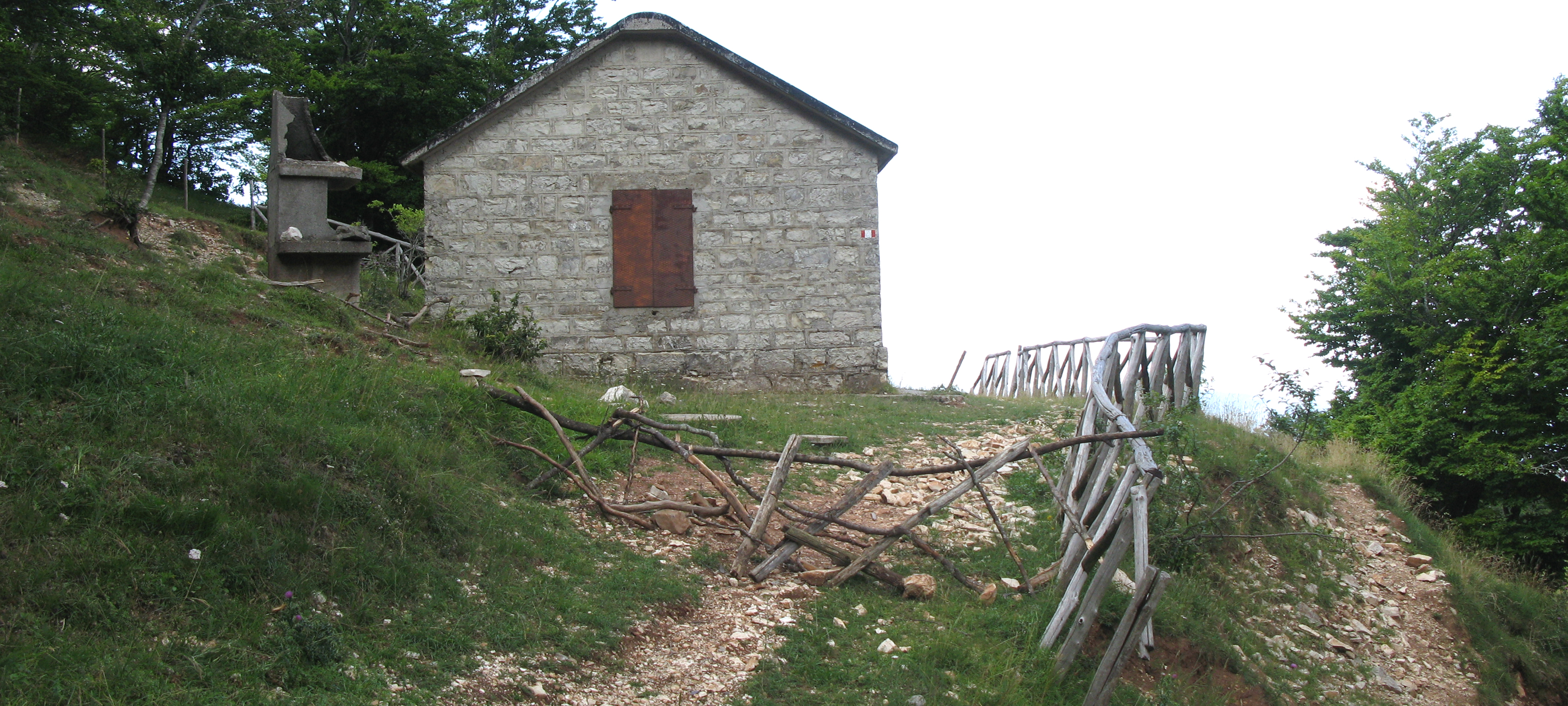 Monte Catria Sentiero 64 - immagine 1 (Rifugio Le Gorghe)